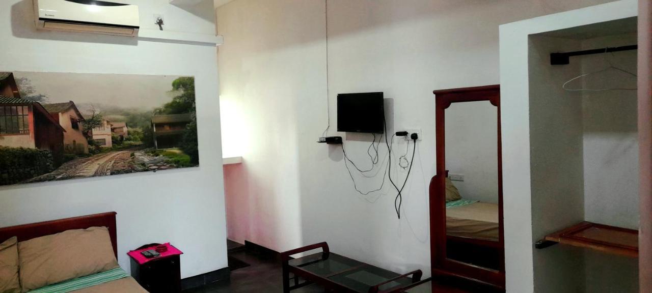 Hotel 100 Dehiwala-Mount Lavinia Exterior foto